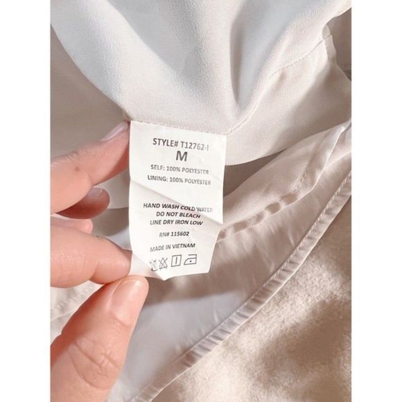 Lush Women Size Medium Sleeveless Top Blouse Ivory Button down Flow Elegant Soft - Picture 6 of 9